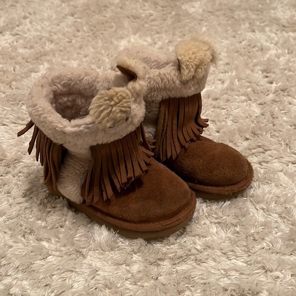 Toddler Size 8 Gurls Ugg’s w. Bunny ears